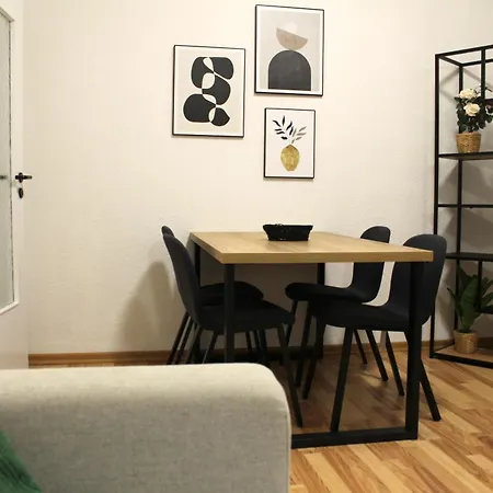 Cosy With Historic View Appartement