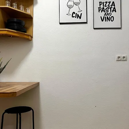 Cosy With Historic View Apartamento *