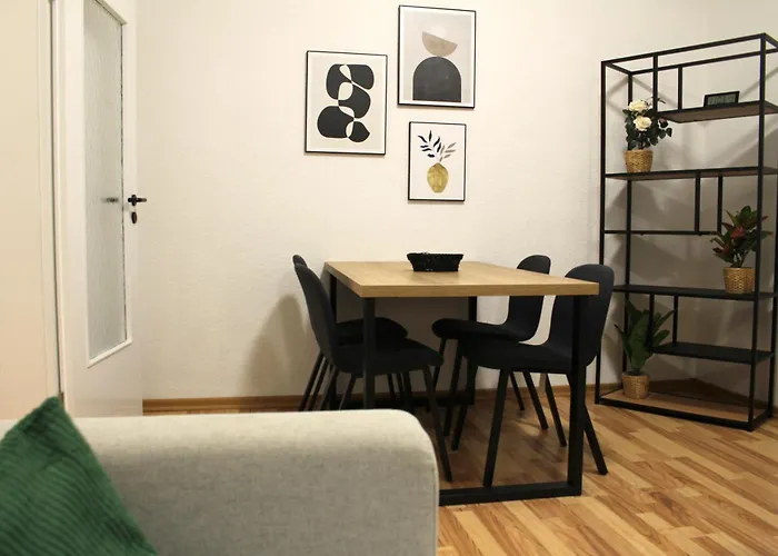 Cosy With Historic View Apartment