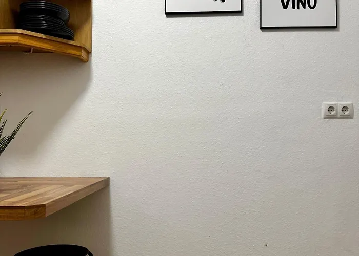 Cosy With Historic View Apartment *